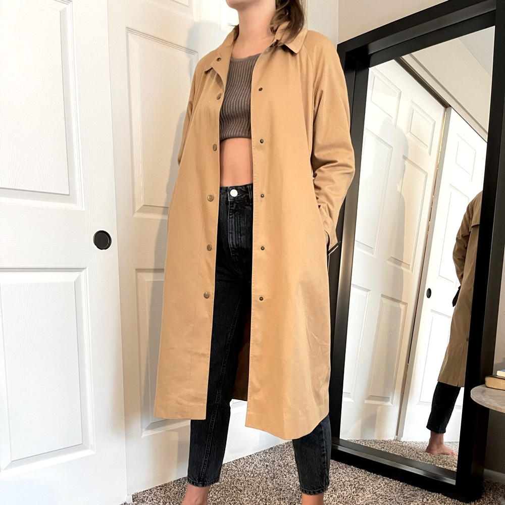 Trench. Great condition. Size US 4